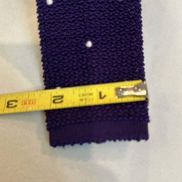Drake's of London, silk knitted tie Purple White Polka Dots - Picture 7 of 7